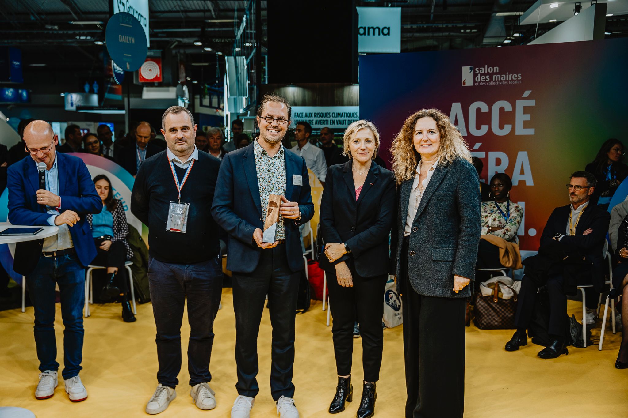 Lauréat des Prix de l'innovation catégorie Planification écologique : SINALLAGMA Les Ombrières Végétalisées – Ombrière végétalisée “Châtenay” Lauréat des Prix de l'innovation catégorie Planification écologique : SINALLAGMA Les Ombrières Végétalisées – Ombrière végétalisée “Châtenay”