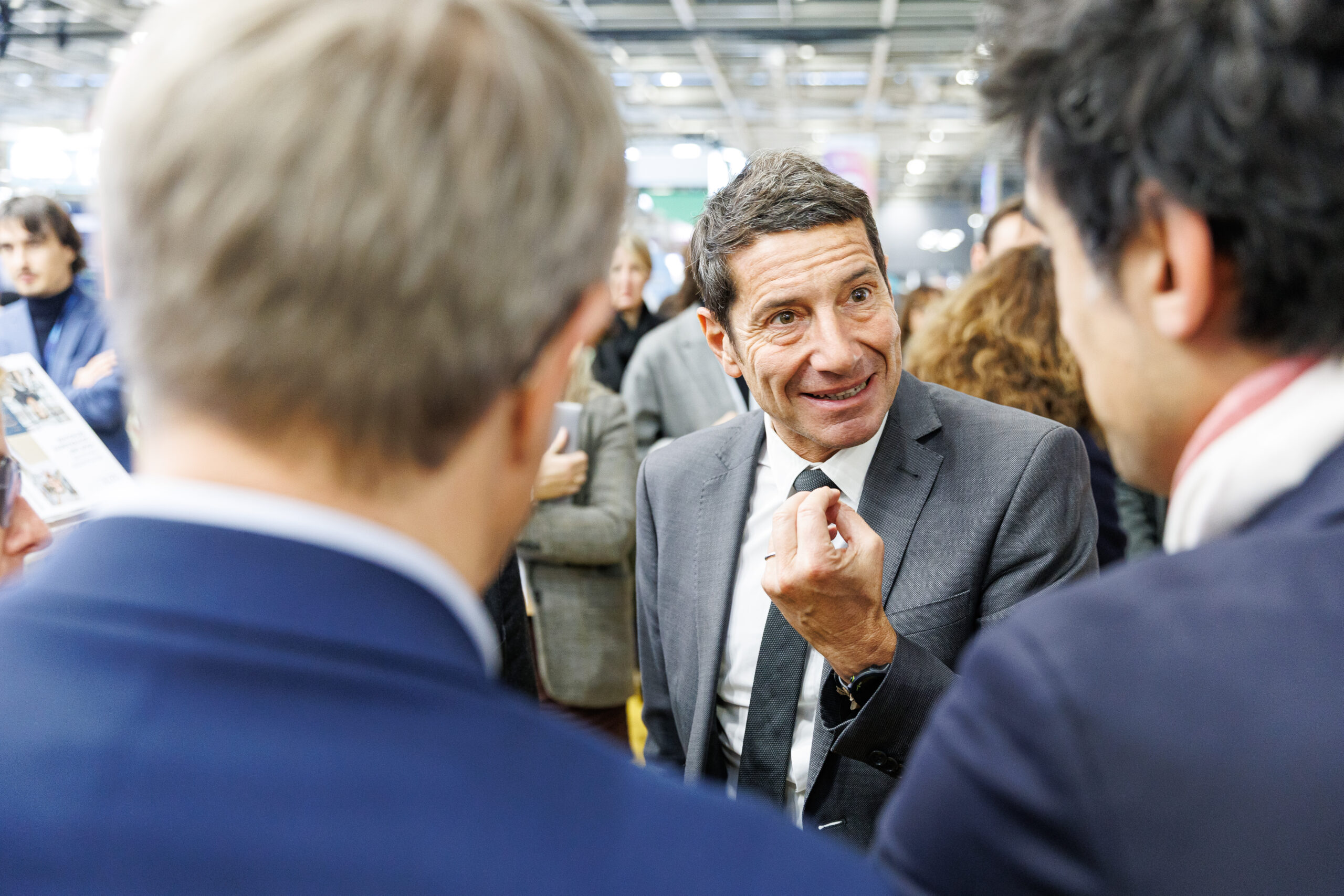 Gil Avérous, Ministre des sports, de la jeunesse et de la vie associative